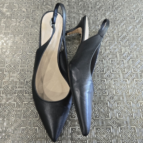 🐢 SAKS FIFTH AVENUE BLACK LEATHER SLINGBACKS Size 10 2.5" Heel - Picture 1 of 17